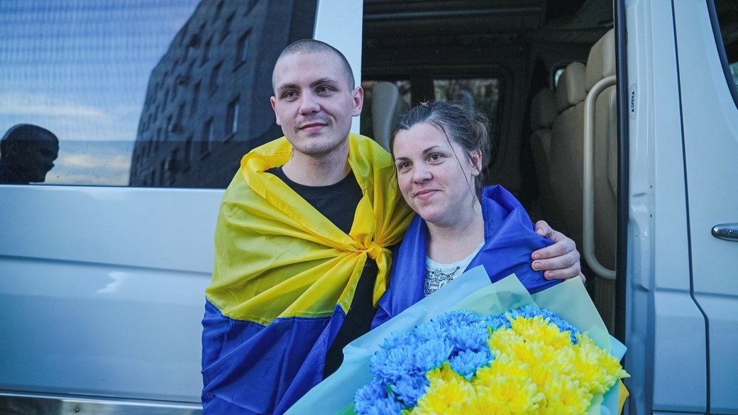 Не бачилися три роки: з полону РФ звільнили маму і сина