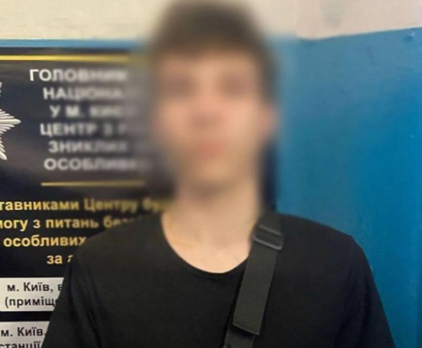 У Києві затримали двох хлопців за поїздку між вагонами метро