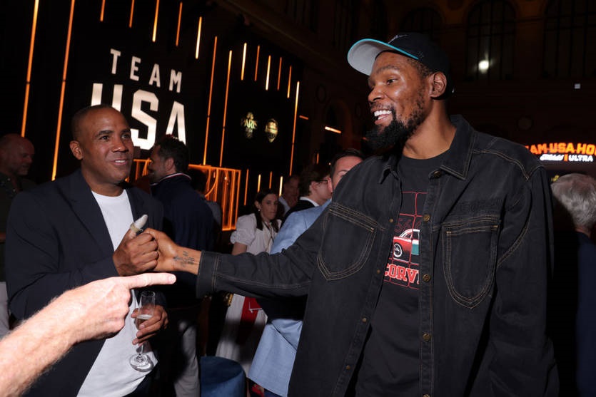 Акціонером футбольного топклубу Європи став американський баскетболіст