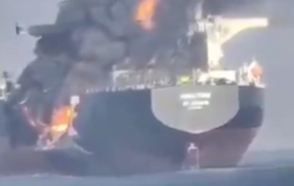 Біля ОАЕ “тіньовий” танкер Росії зіткнувся з іншим судном – ЗМІ