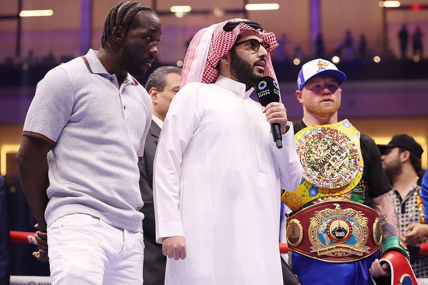 Бій Альварес – Кроуфорд відбудеться на арені Лас-Вегаса