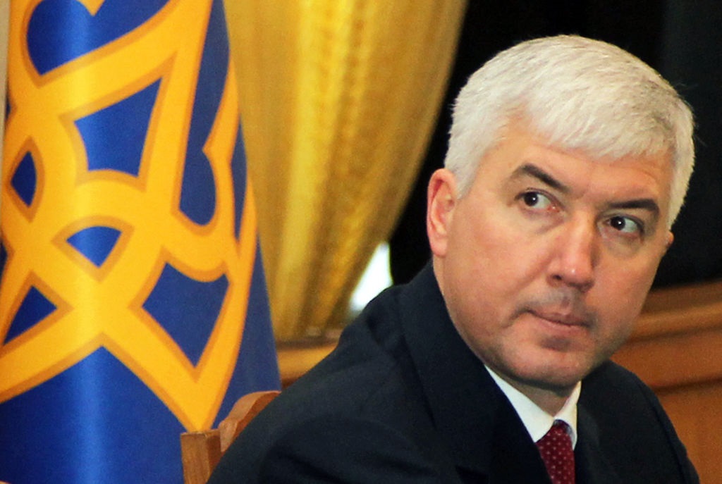 Новини України - Ексміністрів оборони України підозрюють у зраді