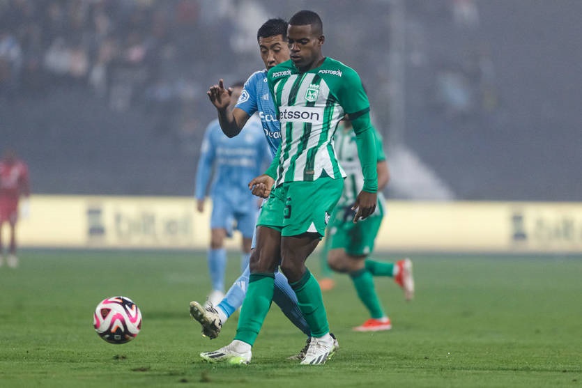 Новини спорту - Колумбійський футболіст із сердечною вадою знепритомнів на полі