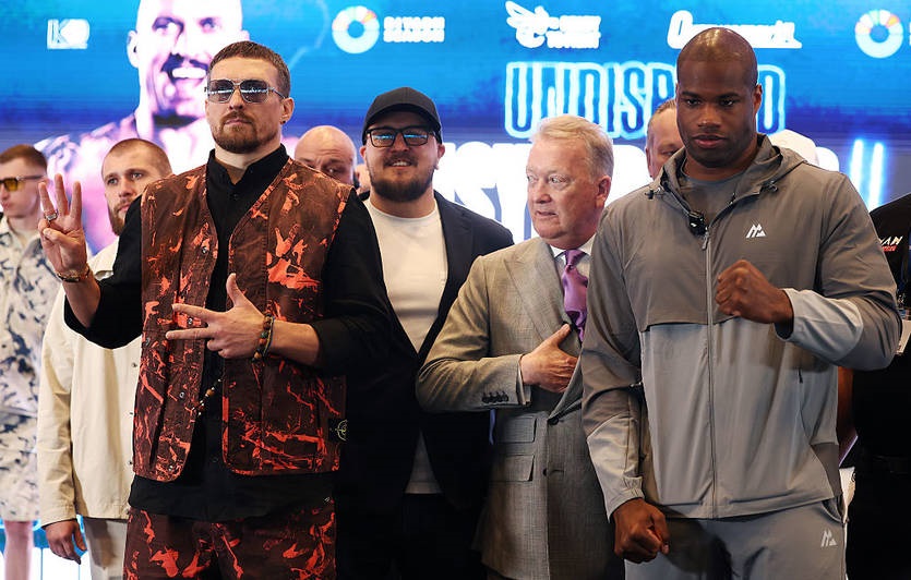 На кону чотири пояси: промоутер Дюбуа висловився про його шанси проти Усика