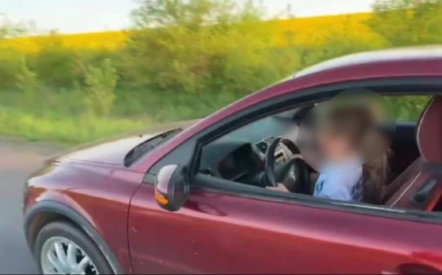 Новини України - На Львівщині покарали батька, який посадив 8-річну доньку за кермо