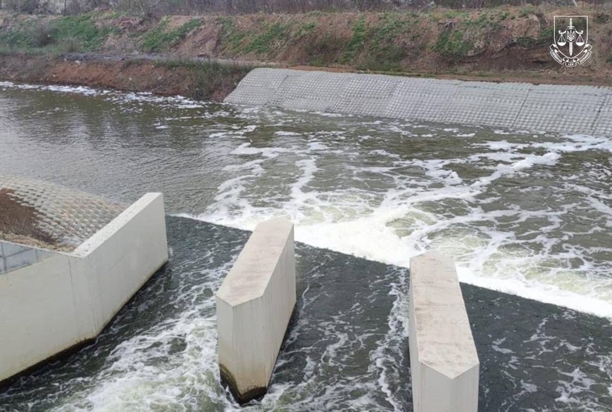 На відбудові водогону після підриву Каховської ГЕС привласнили 240 млн