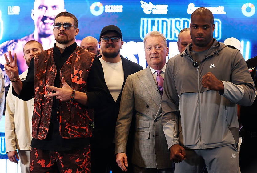 Паркер чи Вордлі: Воррен обговорив суперника для переможця бою Усик – Дюбуа