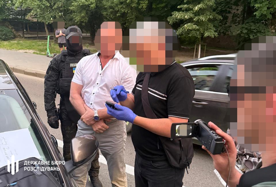 Посадовець Служби судової охорони “торгував” працевлаштуванням