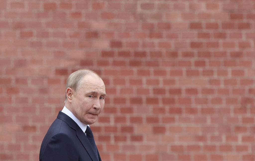 Путін анонсував скорочення військових витрат