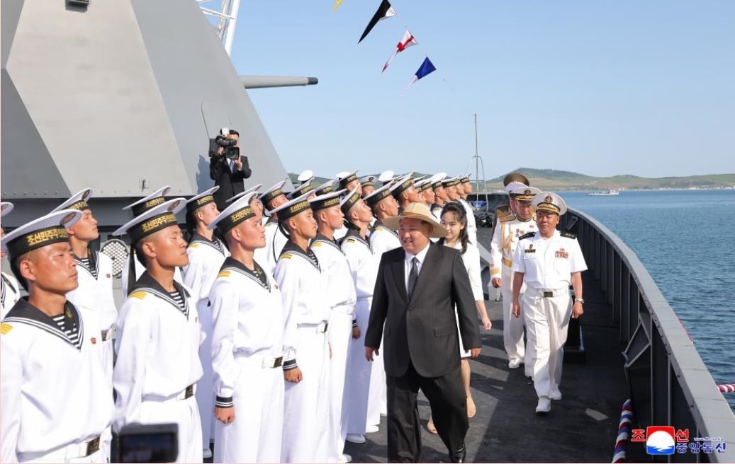 У КНДР з другої спроби спустили есмінець на воду