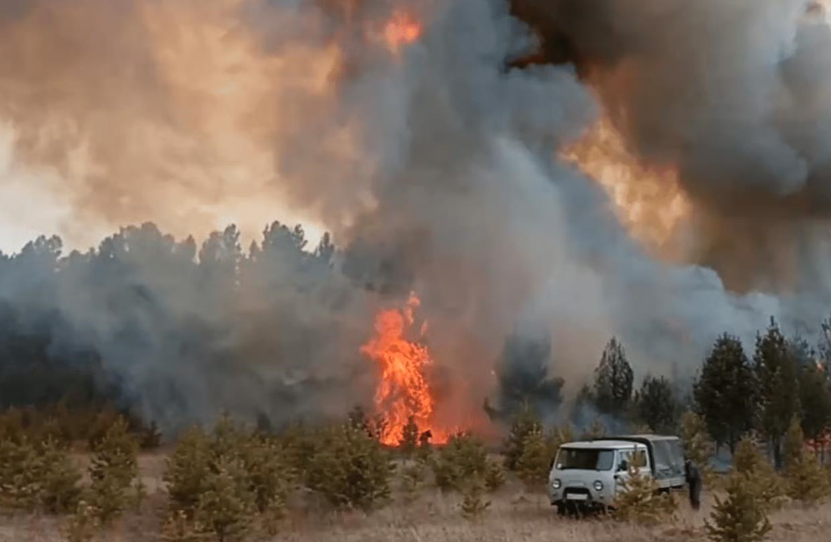 У РФ на військовому складі через пожежу детонують боєприпаси
