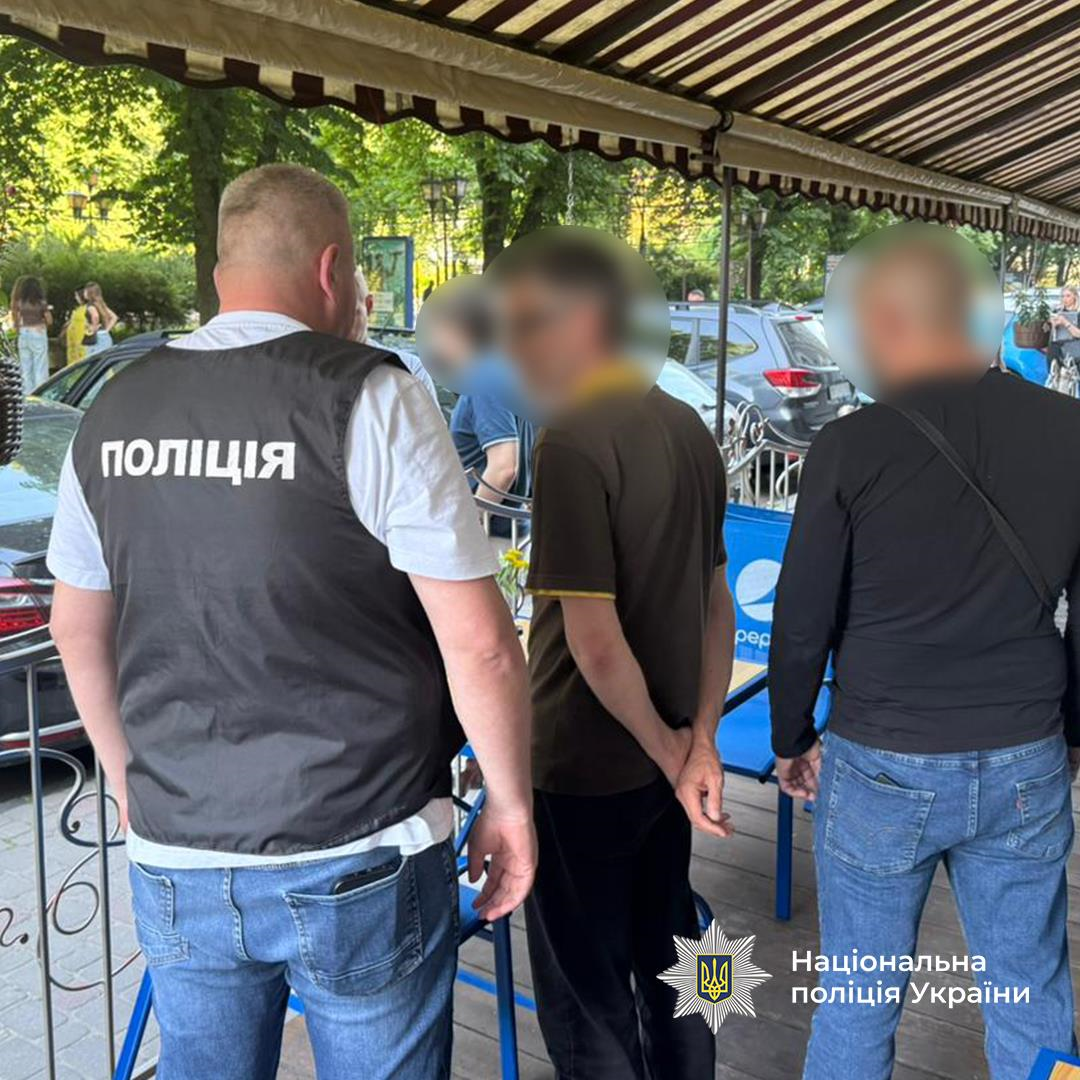 У шести регіонах викрили схеми для ухилянтів: ціна послуги сягала $25 тис.