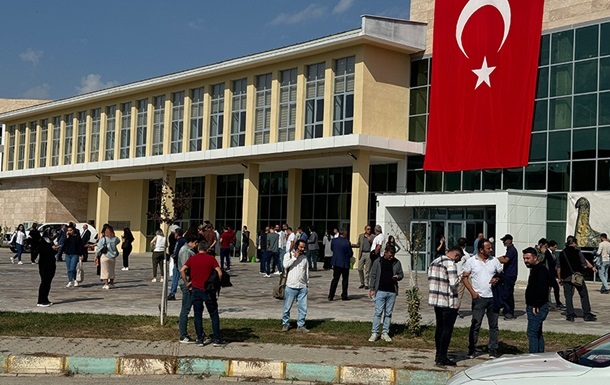 Новини світу - У Туреччині стався землетрус, є жертва та десятки постраждалих
