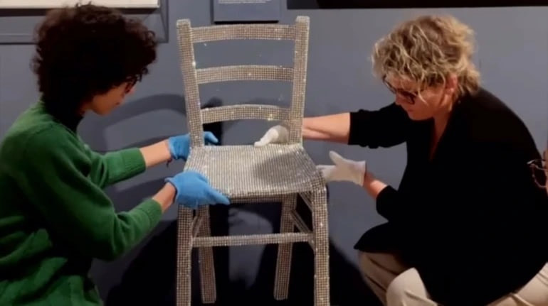 У Вероні турист зламав “стілець Ван Гога”, вкритий кристалами