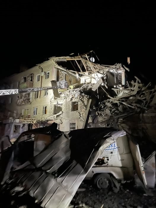 Удар по Краматорську: під завалами будинку перебувають люди