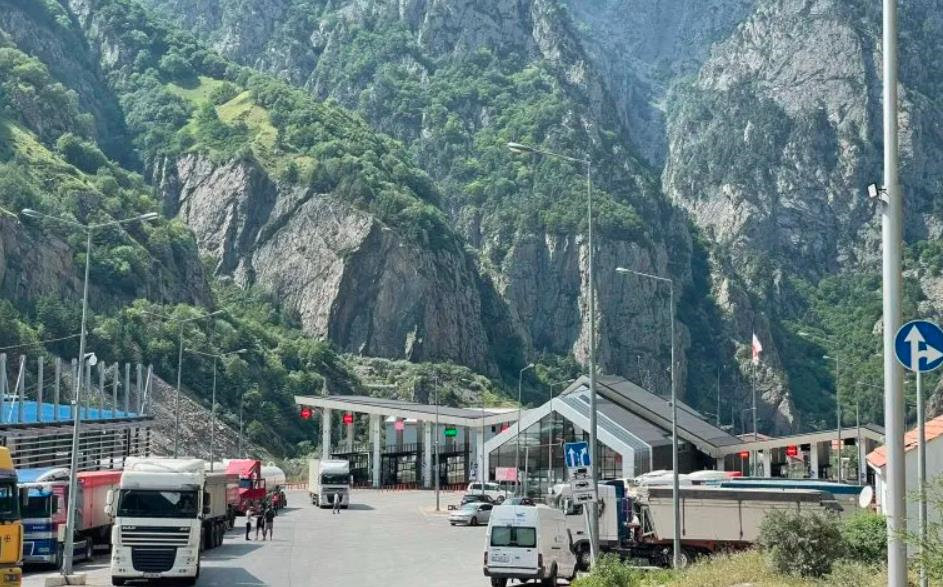 Україна евакуює громадян з кордону між РФ і Грузією