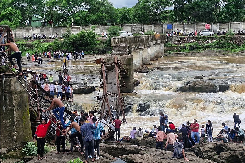 В Індії обвалився туристичний міст: є загиблі, багато постраждалих