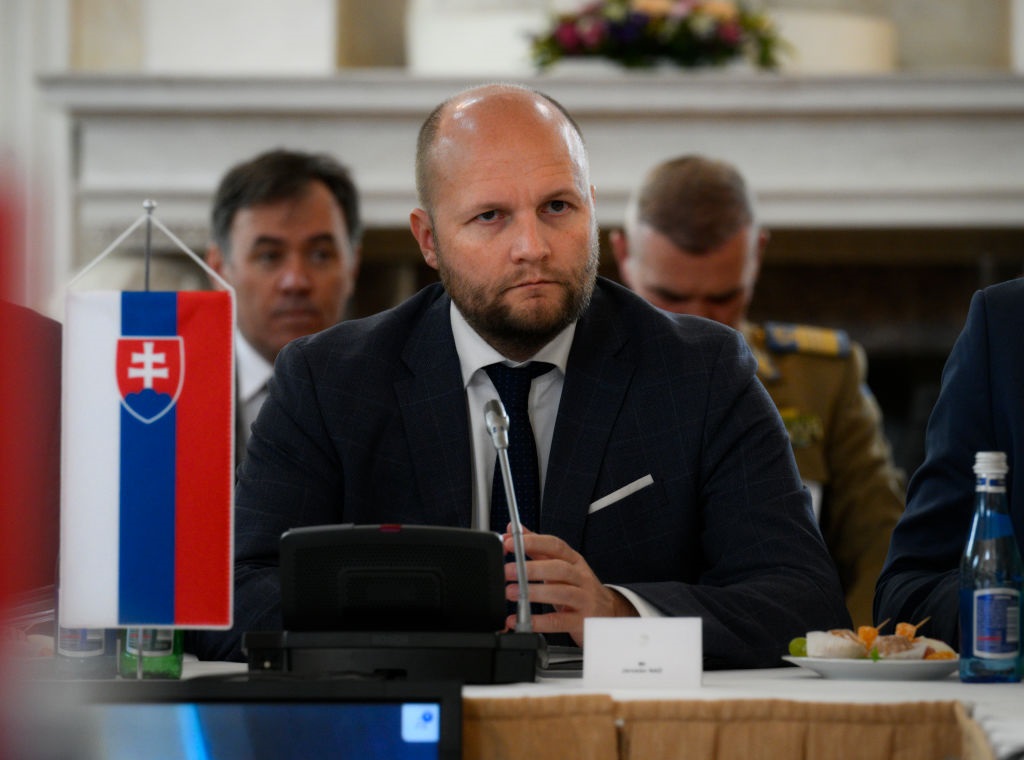 В Словаччині вирішили затримати екс-міністра через допомогу Україні