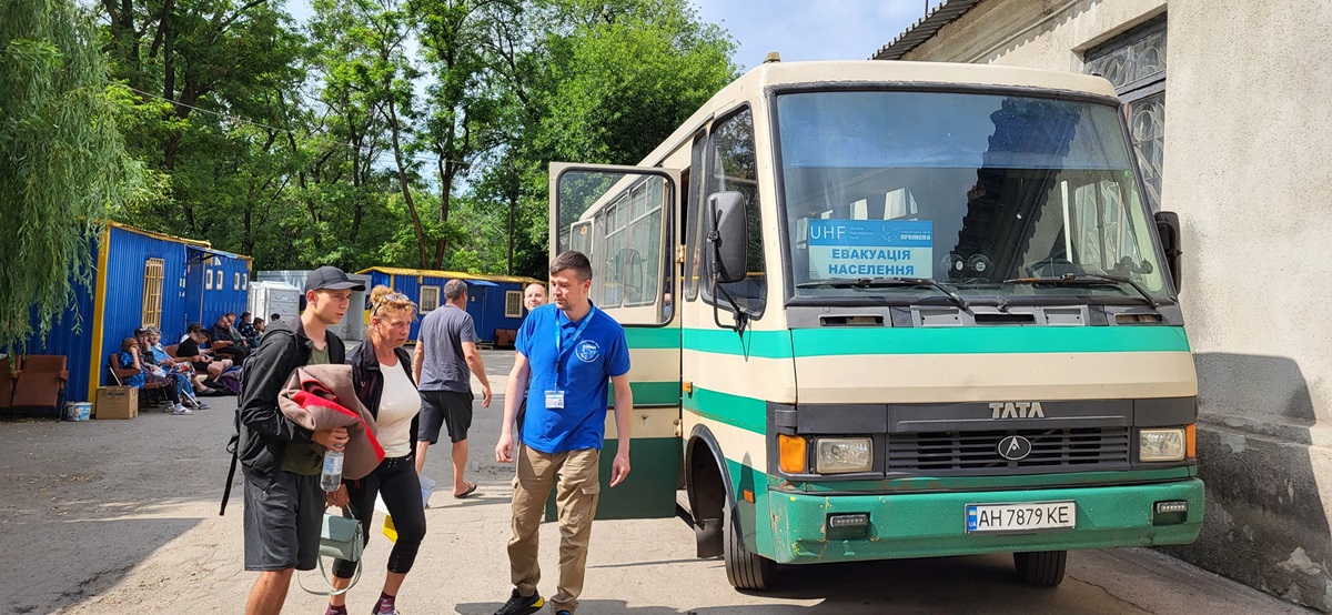 З прифронтових громад Дніпропетровщини евакуювали понад 50 людей