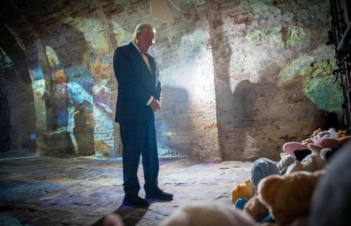 Келлог вшанував пам’ять загиблих дітей в Україні