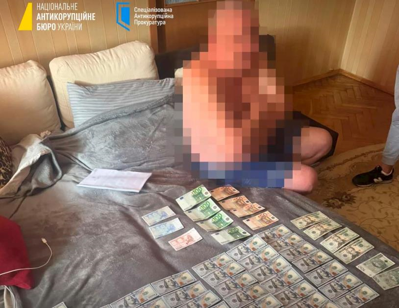 На хабарі упіймали голову суду на Волині