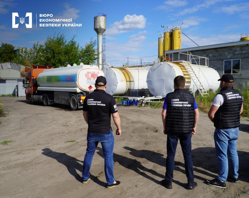 На Київщині викрили нелегальну нафтобазу