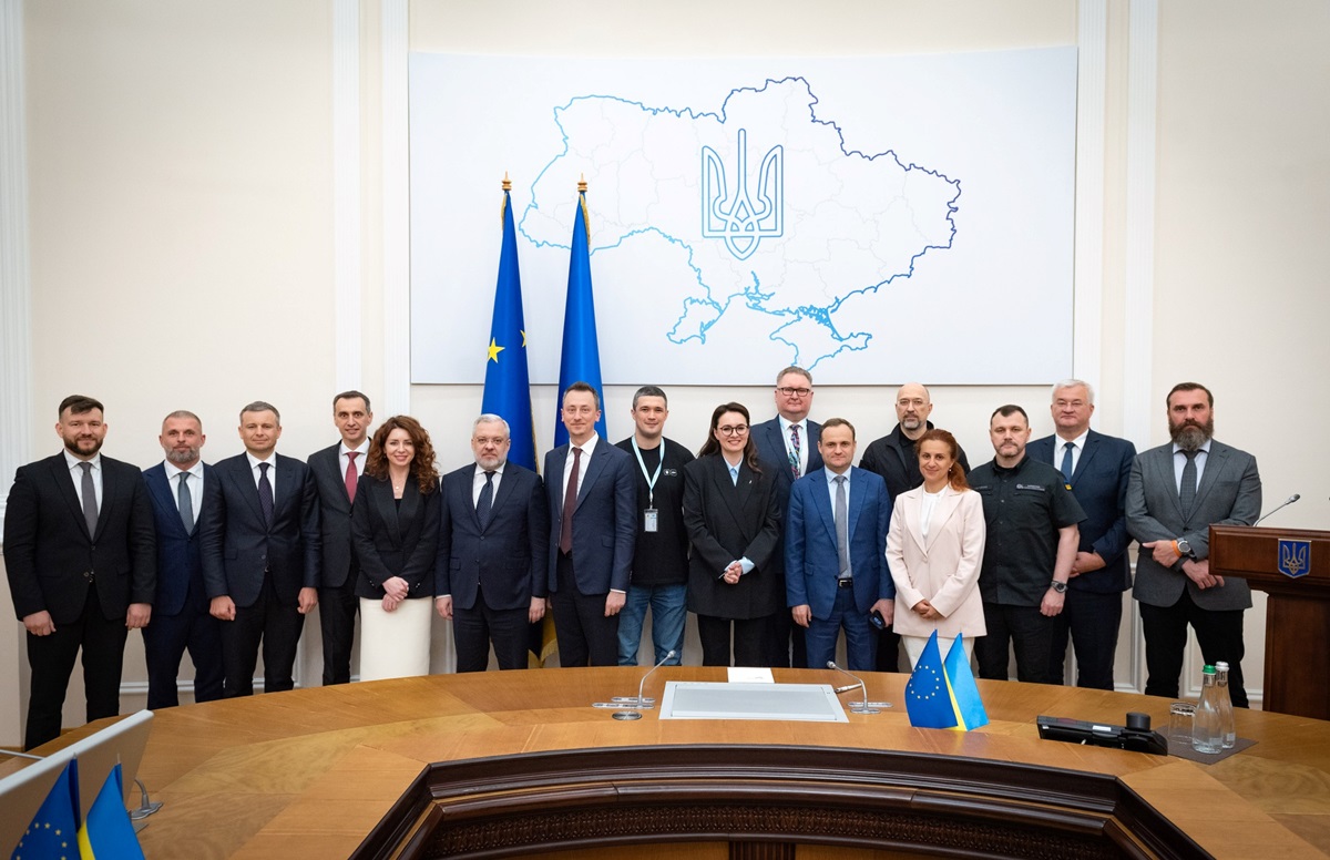 Оновлений Кабмін провів перше засідання