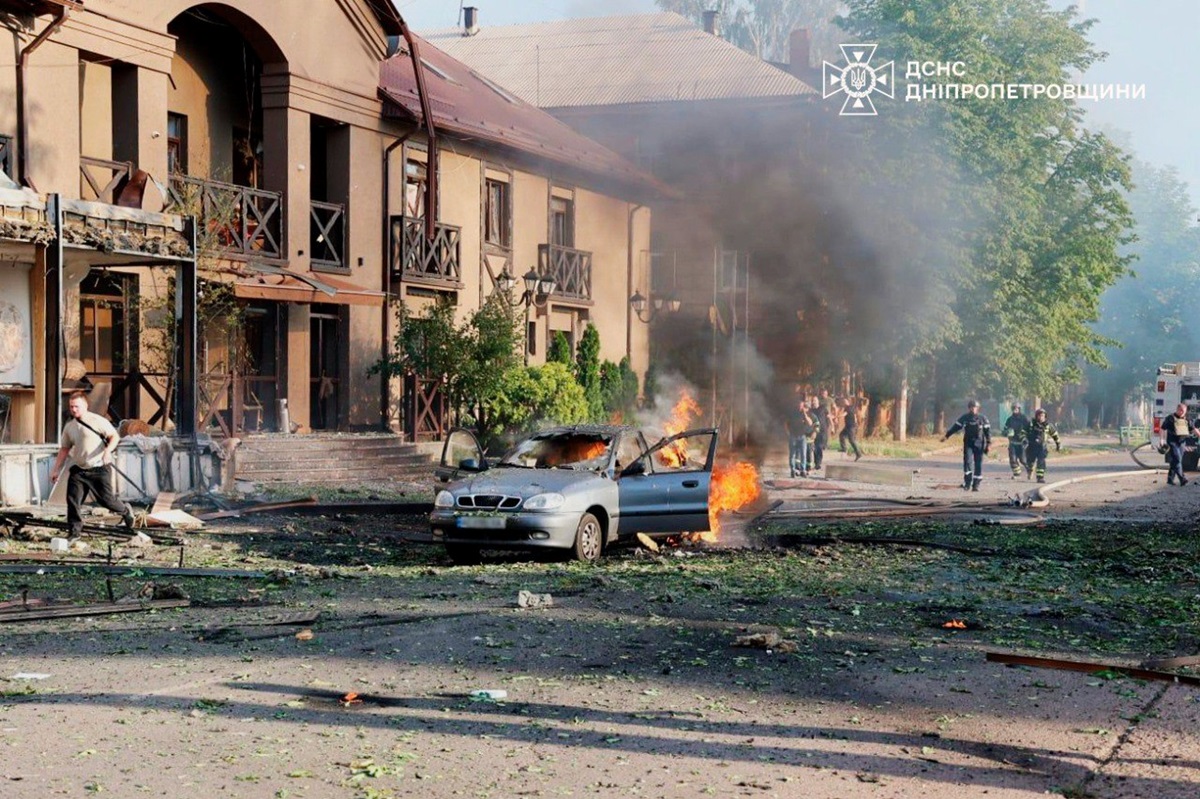 Повторна атака на Кривий Ріг: ДСНС показала фото наслідків