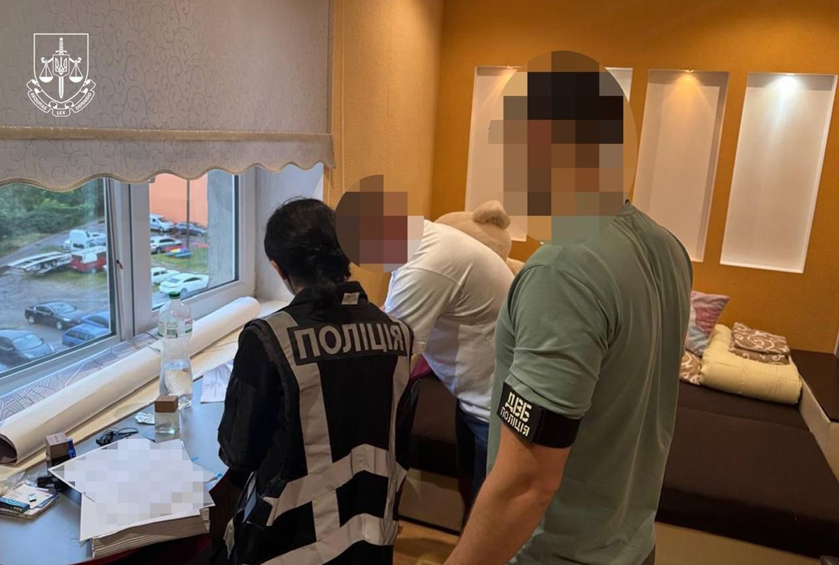 Правоохоронці викрили схему фальшивих довідок для ухилянтів