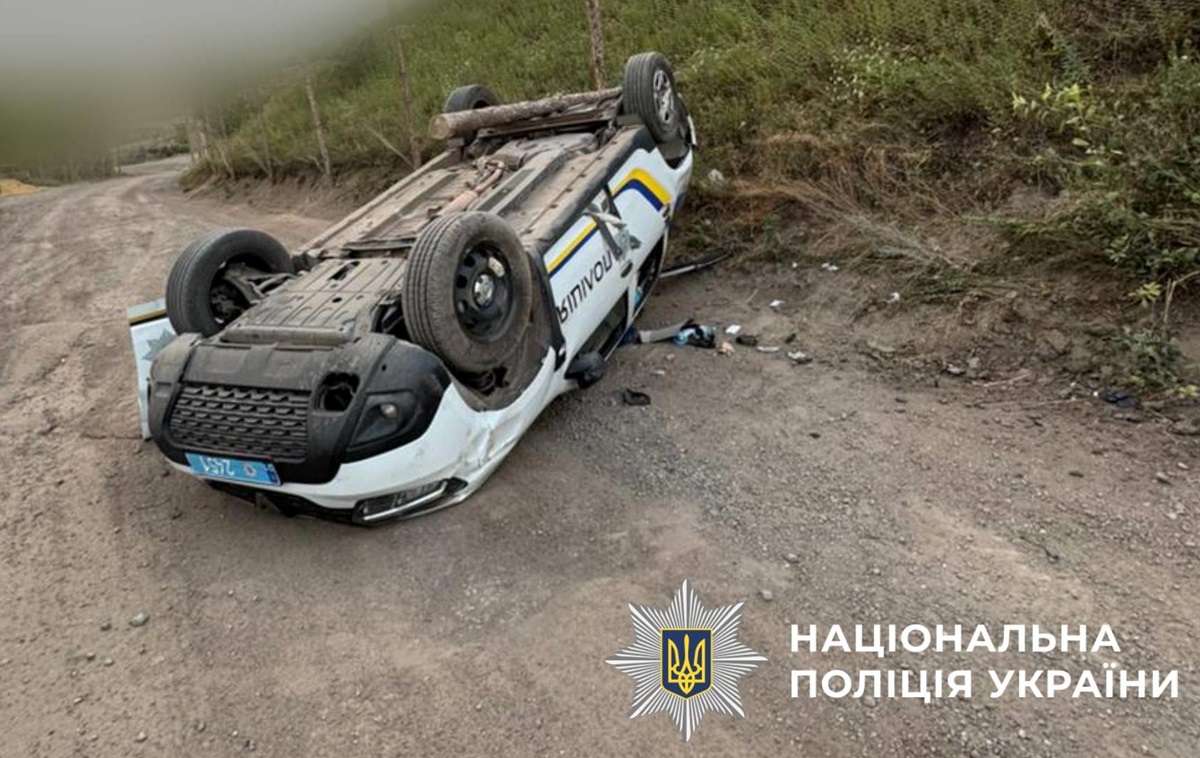 Росіяни дроном вдарили по авто поліції на Харківщині