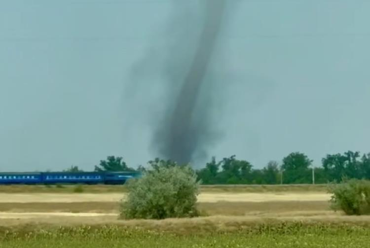 У Херсонській області зафіксували торнадо