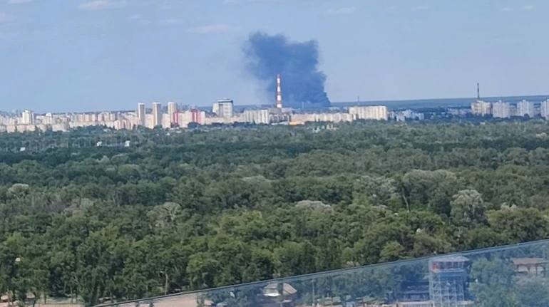 У Києві пролунав вибух на лівому березі, зникло світло