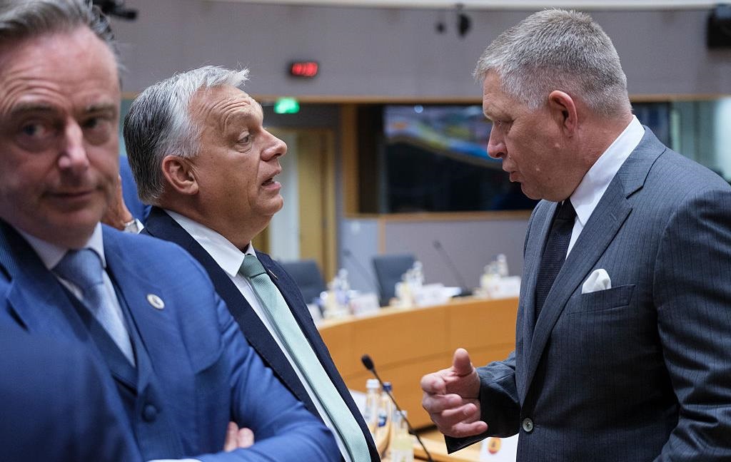 Орбан і Фіцо просять ЄС зняти санкції з частини російських олігархів – ЗМІ