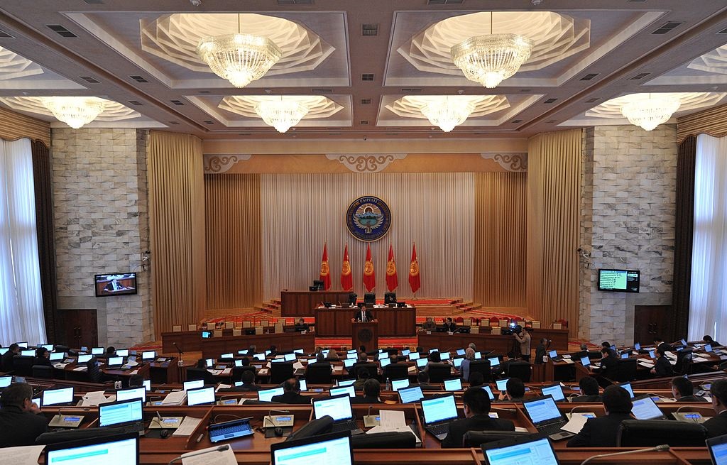Парламент Киргизстану вперше в історії підтримав саморозпуск