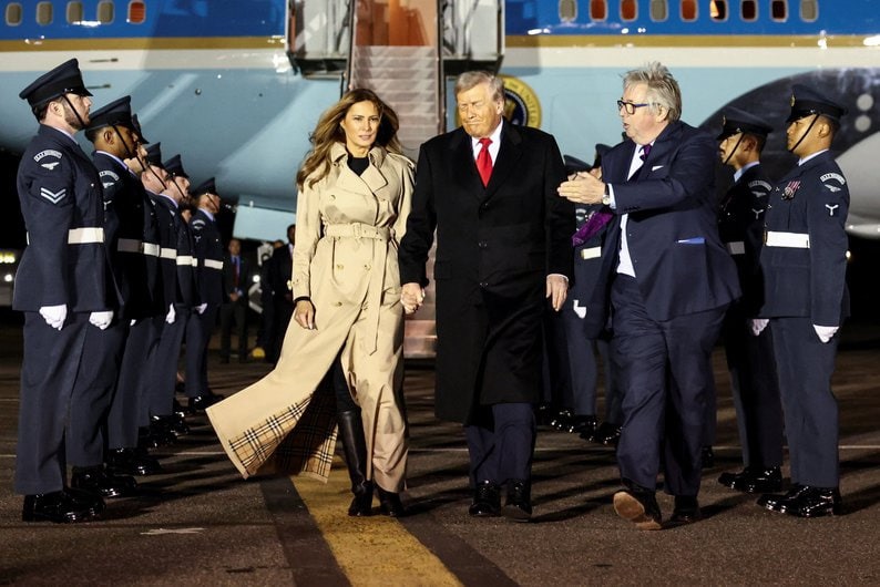 Трамп із першою леді прибув до Британії: як його зустріли