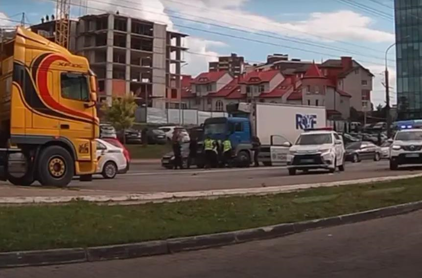 У Тернополі п’яний працівник ТЦК втікав від поліції та скоїв кілька ДТП