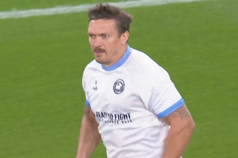 Усик прокоментував чутки про свій дебют у футболі