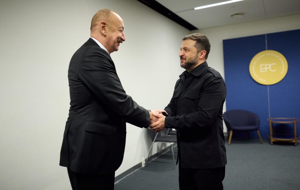 Енергетика і зброя: Зеленський зустрівся з Алієвим