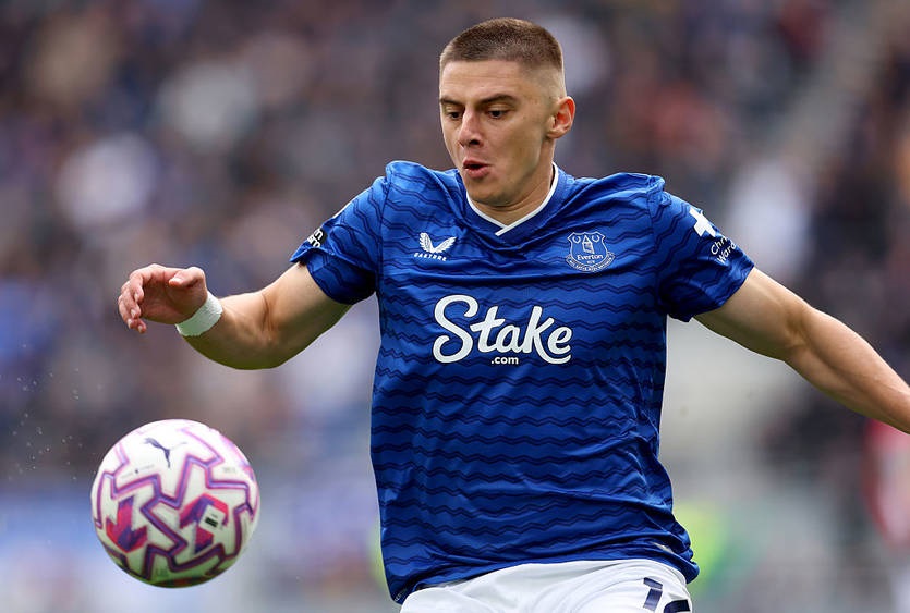 Евертон продовжить контракт з Миколенком