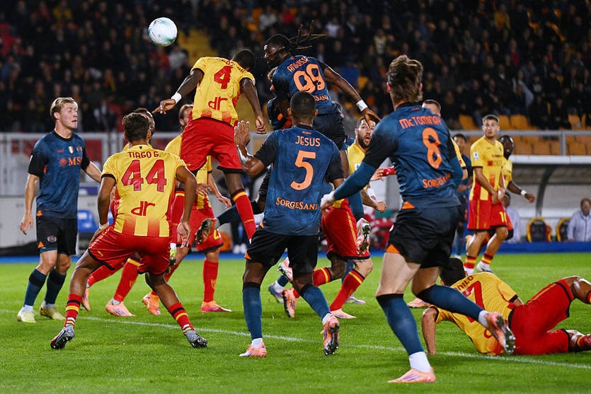 Наполі мінімально перемогла Лечче на виїзді