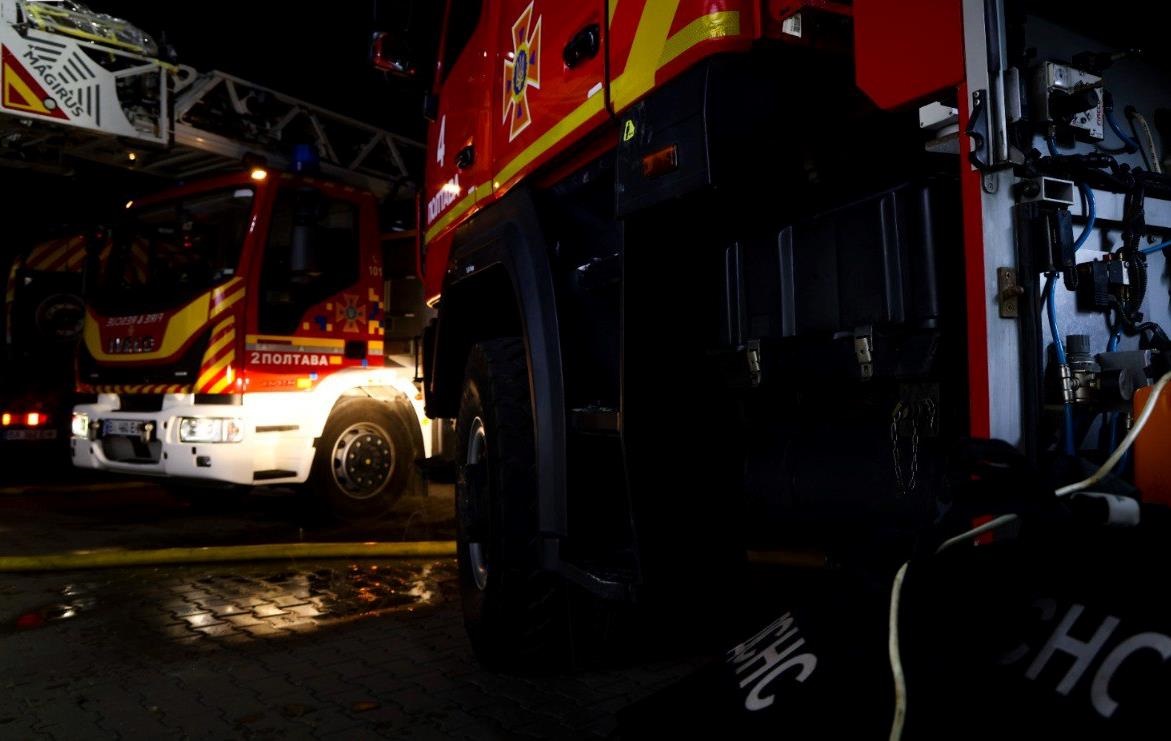 РФ вдарила по Полтаві: пожежа охопила склад