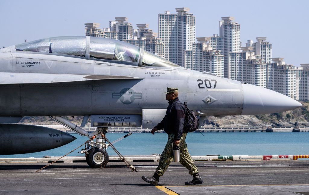 Новини світу - США втратили винищувач і вертоліт у Південнокитайському морі