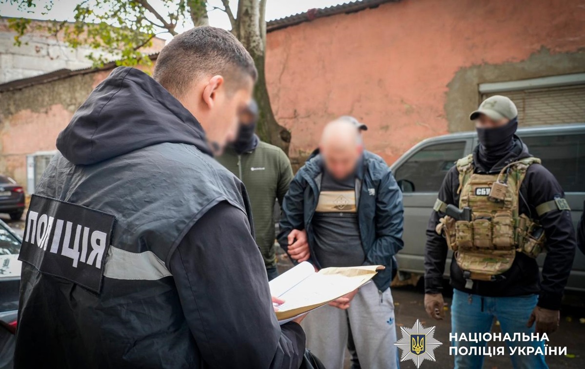 Суд заарештував 12 учасників наркосиндикату, яким керував куратор з Росії