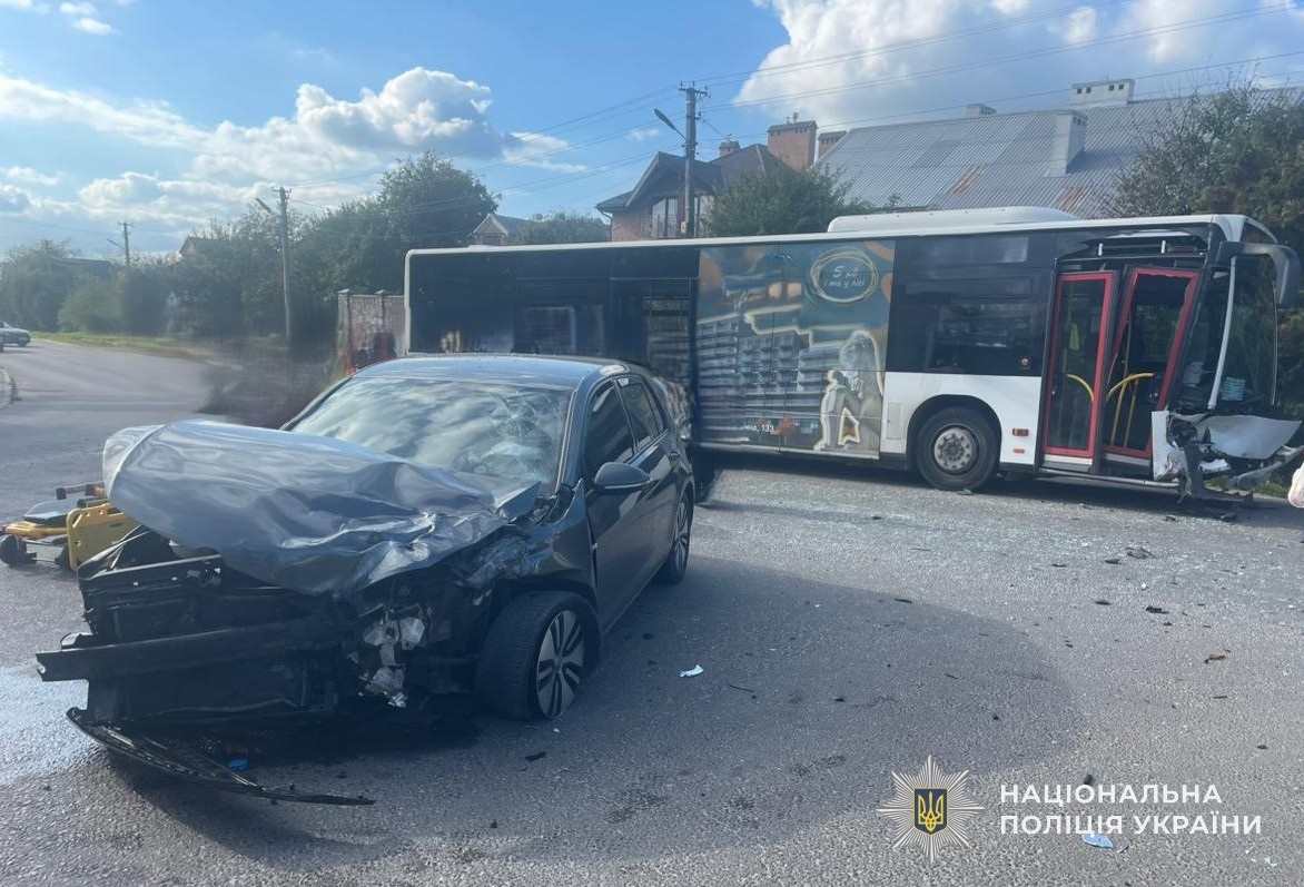 У ДТП на Львівщині постраждали п’ятеро людей