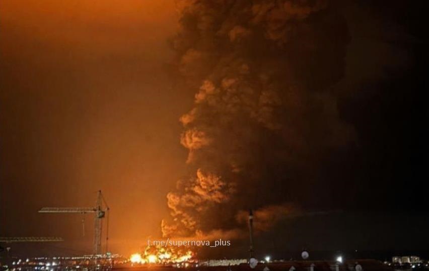 У Феодосії знову палає нафтобаза