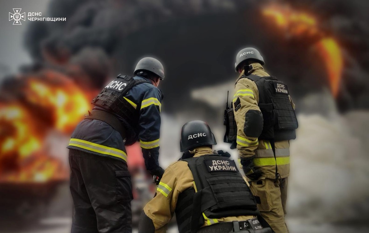 Удар по нафтобазі в Прилуках: вирує сильна пожежа