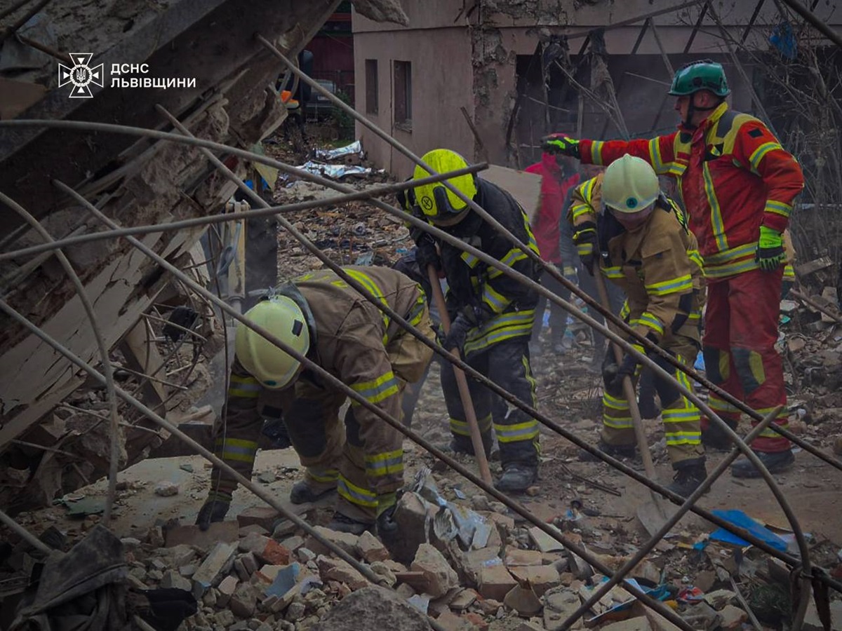 З’явилися кадри перших хвилин удару по Львівщині