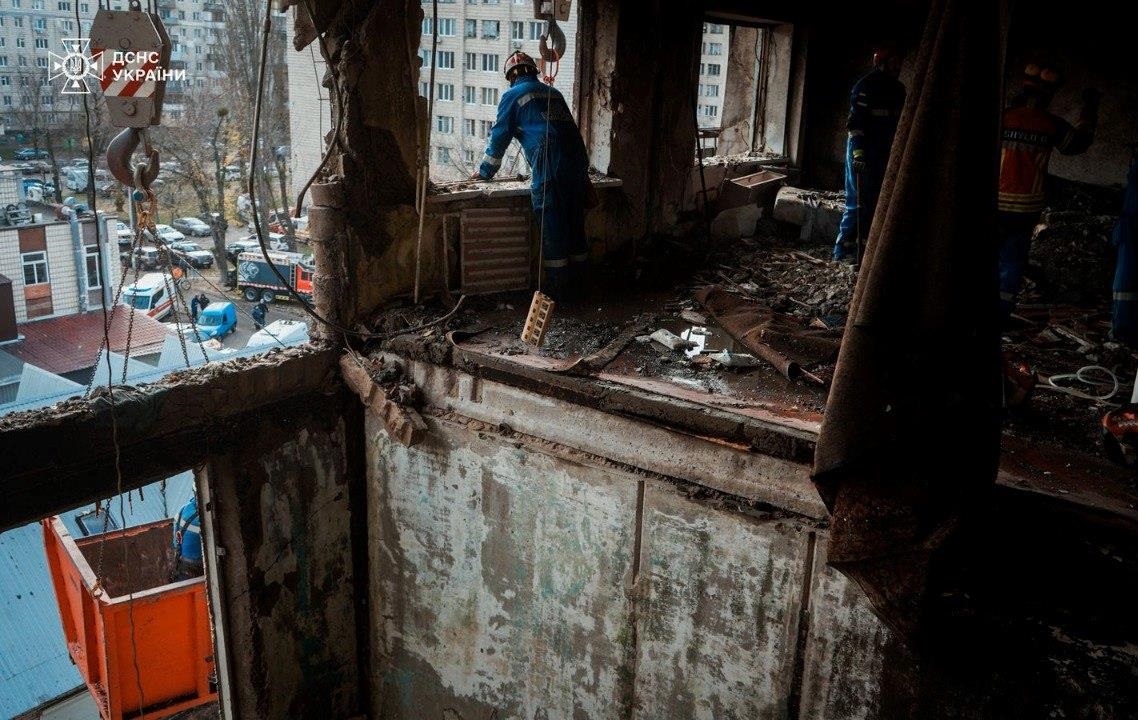 Атака Росії: в Києві знайшли тіло шостої жертви