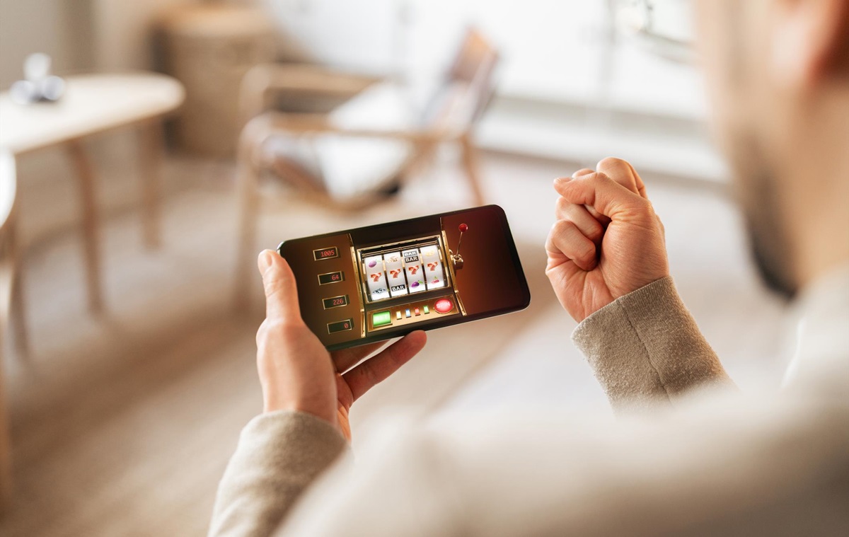 Мінцифри заблокувало в TikTok 47 акаунтів за рекламу казино