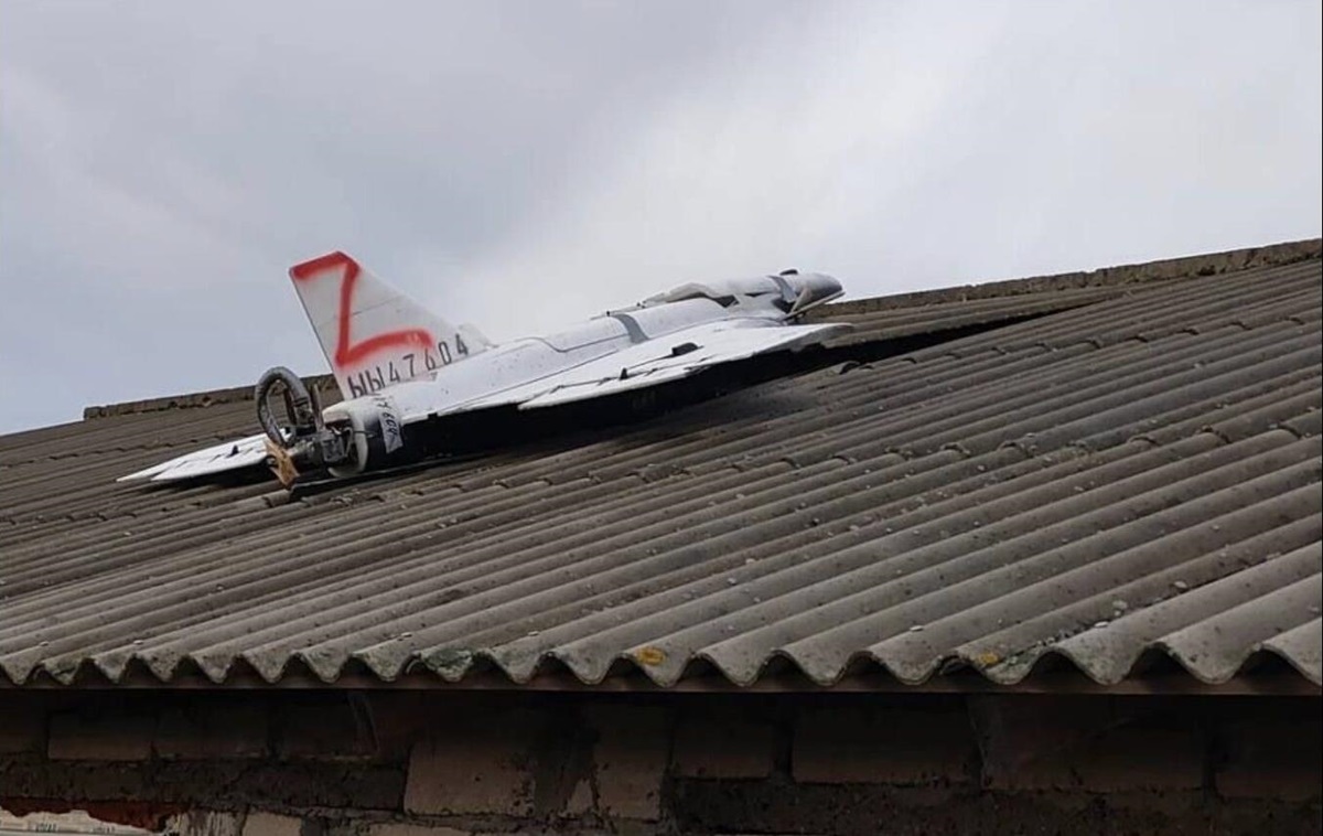 Під час атаки РФ до Молдови залетіли шість дронів, один впав на будинок
